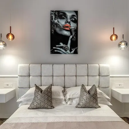 Spanish Steps Oasis 4* روما