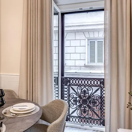 Spanish Steps Oasis Pensjonat 4*