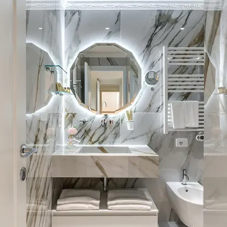 Spanish Steps Oasis Rzym