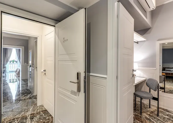 Spanish Steps Oasis Affittacamere 4*